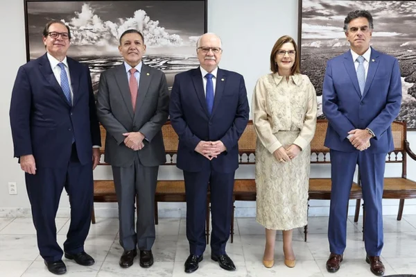 Fachin reúne presidentes de tribunais para discutir IA no Judiciário