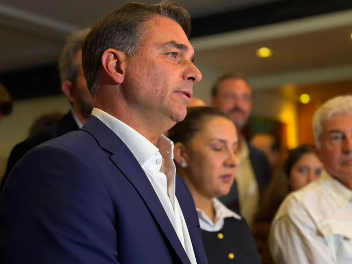 Flávio explora bets para atacar Lula e reduzir rejeição entre as mulheres