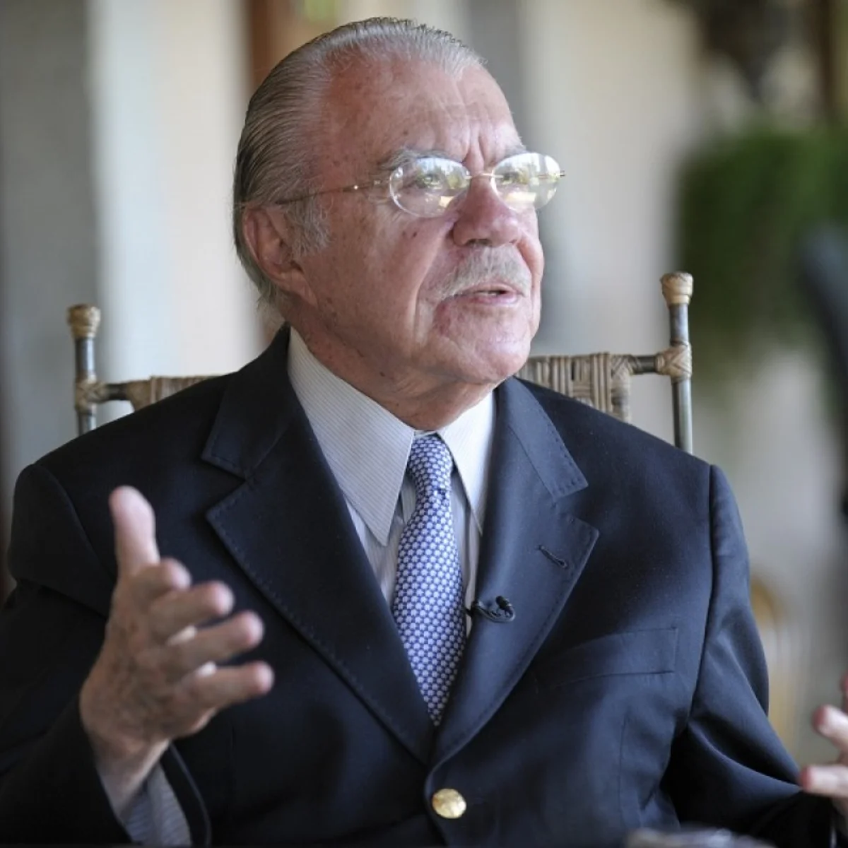 Com pneumonia, ex-presidente Sarney segue internado no MA; quadro é estável