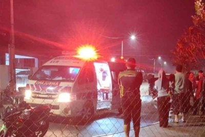 Polis sahkan empat kanak-kanak maut dipercayai mahu mengambil bola ke dalam longkang.