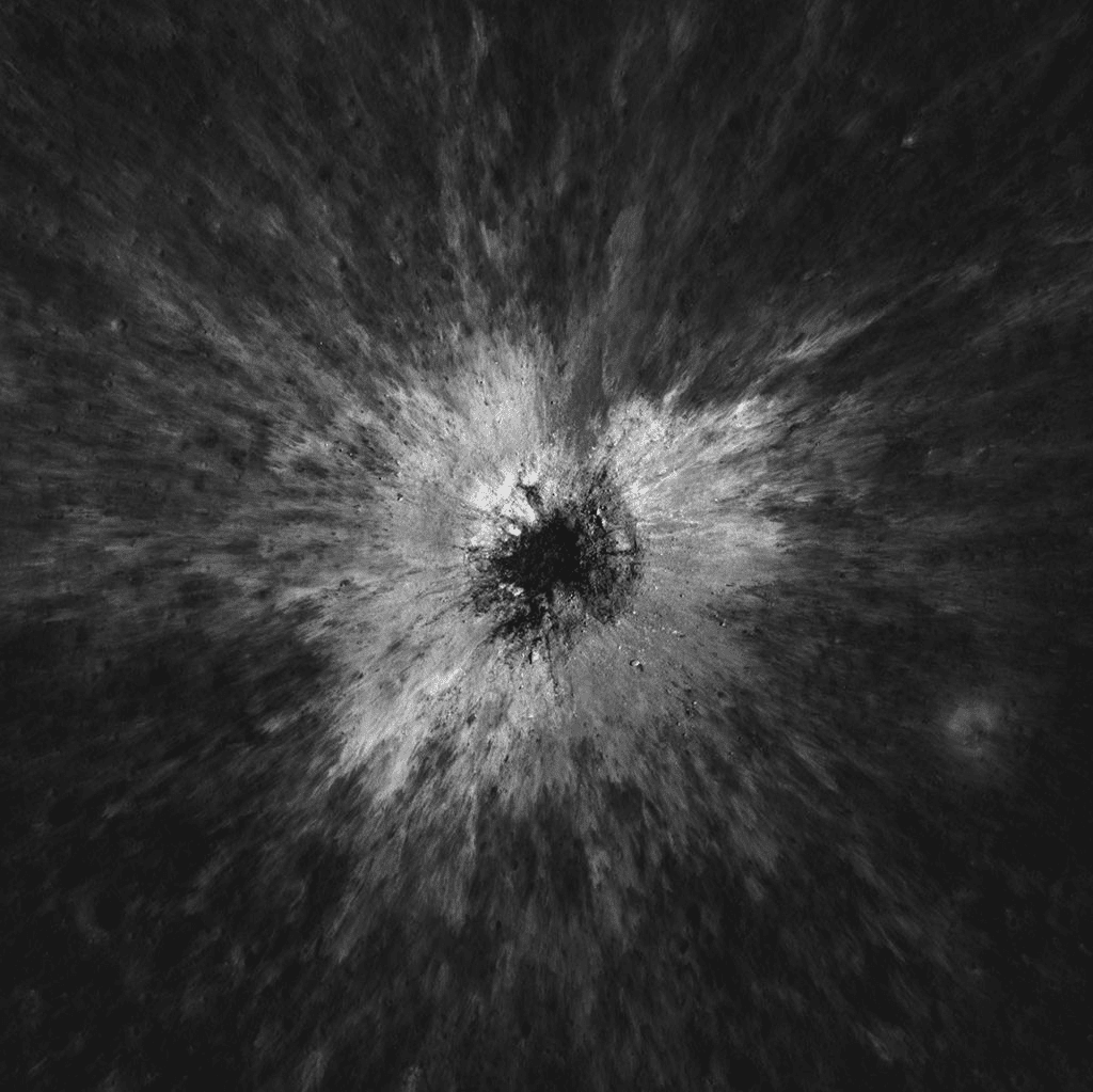 Imagem da matéria: Duplo crescente e nova cratera nas Imagens Astronômicas da Semana