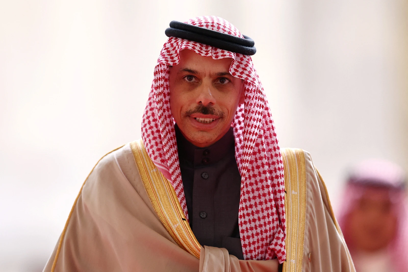 O primeiro-ministro do Paquistão condena os ataques ao Reino em ligação com o príncipe herdeiro da Arábia Saudita