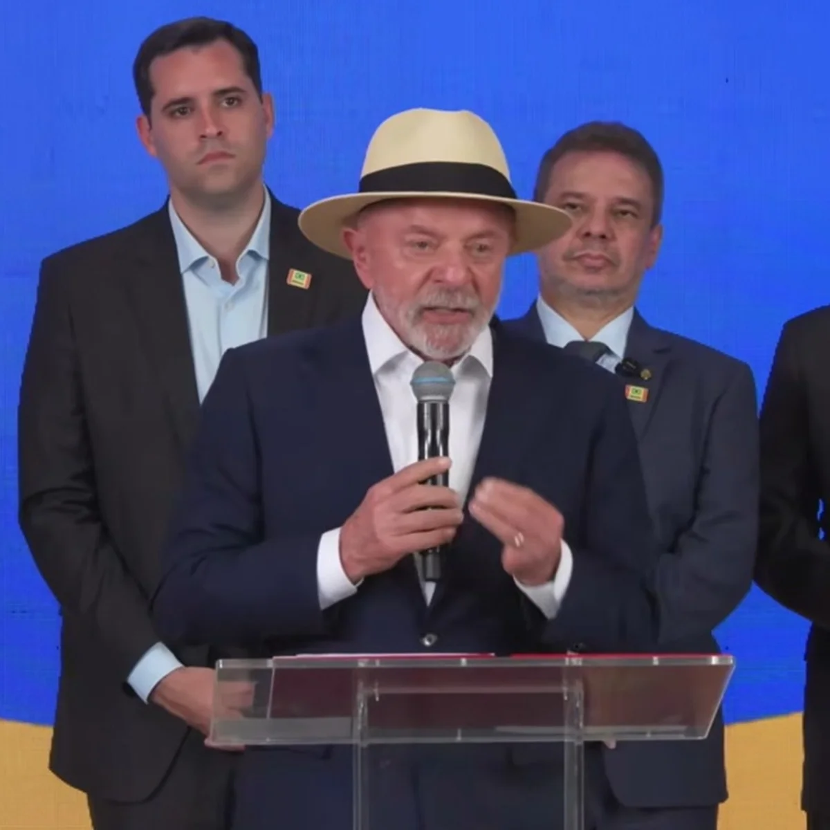 Ao lado de Andrei, Lula promete “desocupar” territórios do crime no Rio