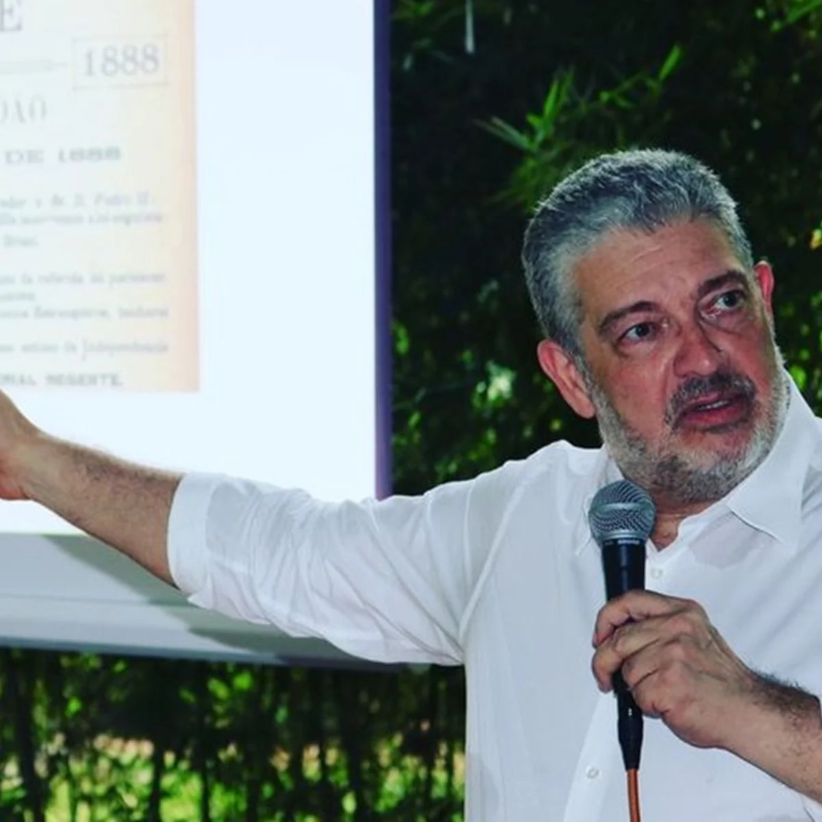 Governo anula alta honraria concedida a diplomata punido por assédio sexual