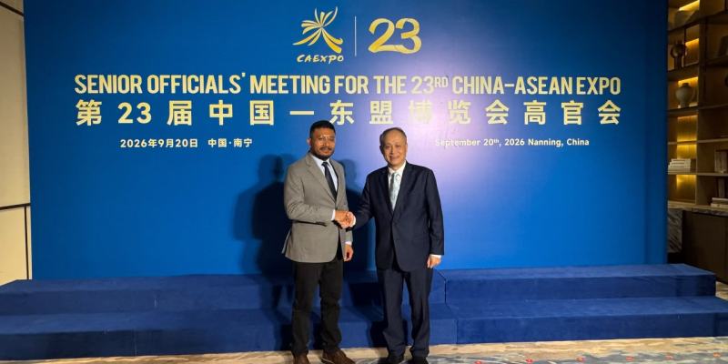 Asesor MCI Flavio Simoês bainhira reprejenta TL iha enkontru nivel ASEAN kona-ba CAEXPO hodi simu premiu mellor Paviliaun. Imajen Tatoli/Hortêncio Sanchez.