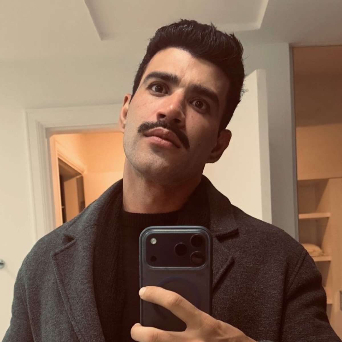 Gusttavo Lima muda visual e vira alvo de brincadeira entre fãs: 'Quase não reconheci'