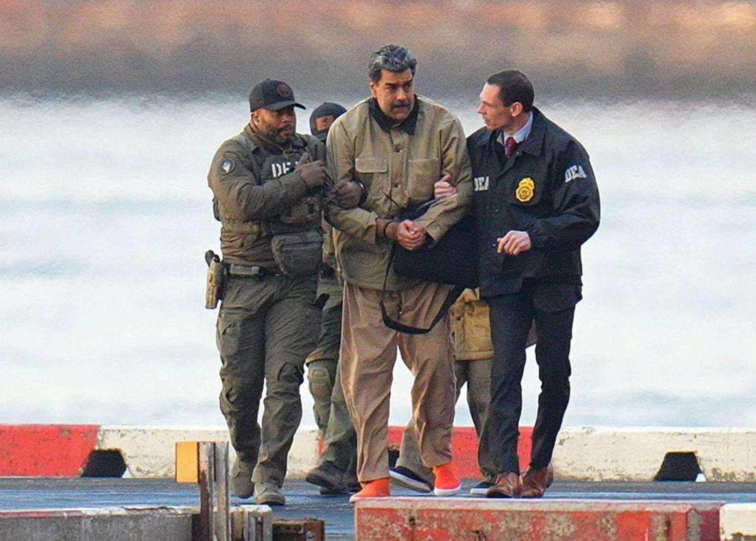 Nicolás Maduro responde a acusações de narcotráfico em Nova York, que ele nega e que podem levá-lo à prisão perpétua