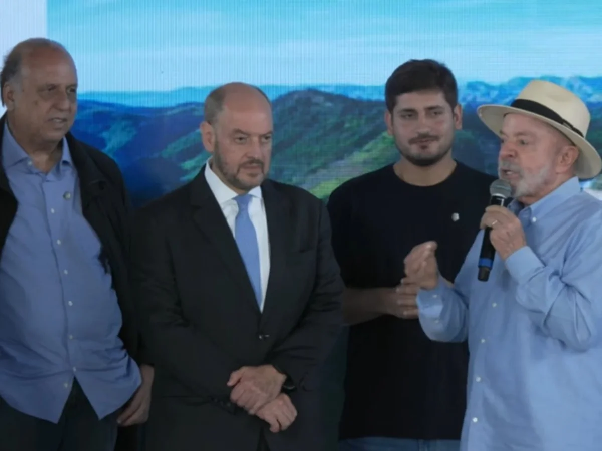 Ao lado de Pezão, Lula cita governadores do RJ presos e elogia Couto