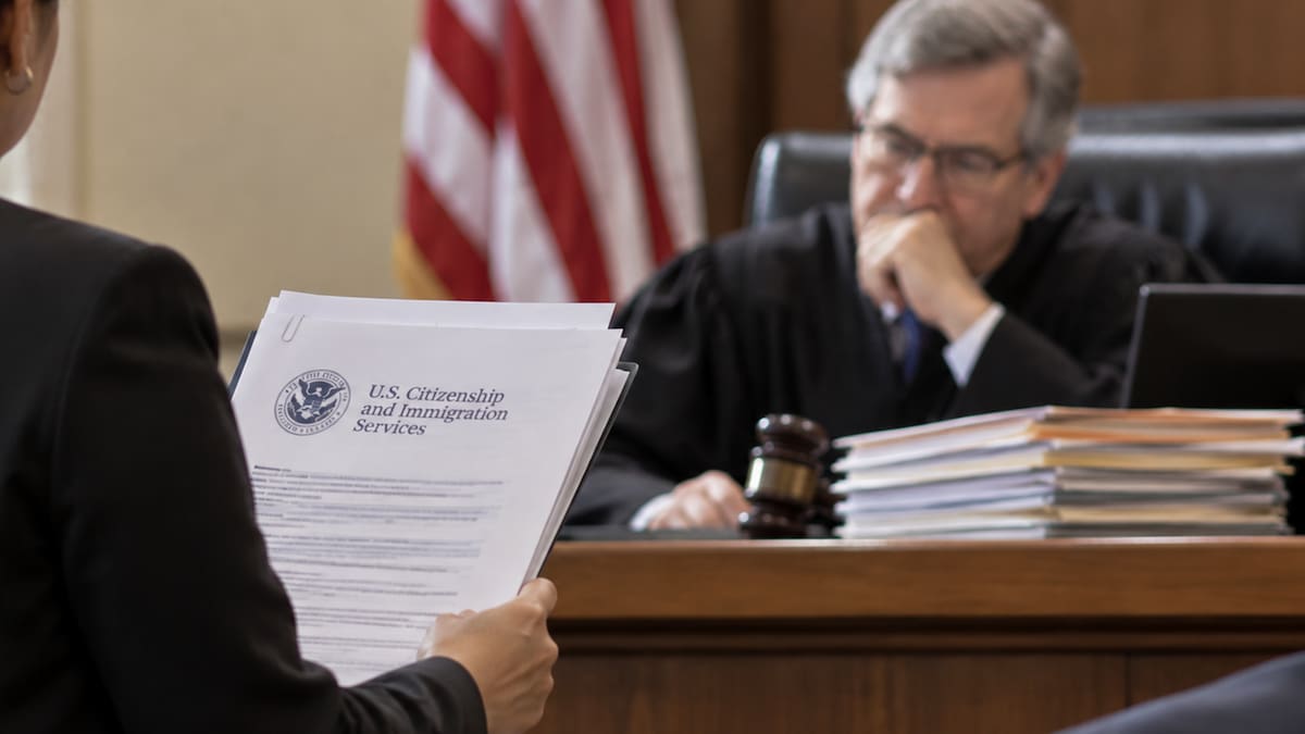 Apelar la decisión de un juez de inmigración mediante el formulario EOIR-26 costará US$1060