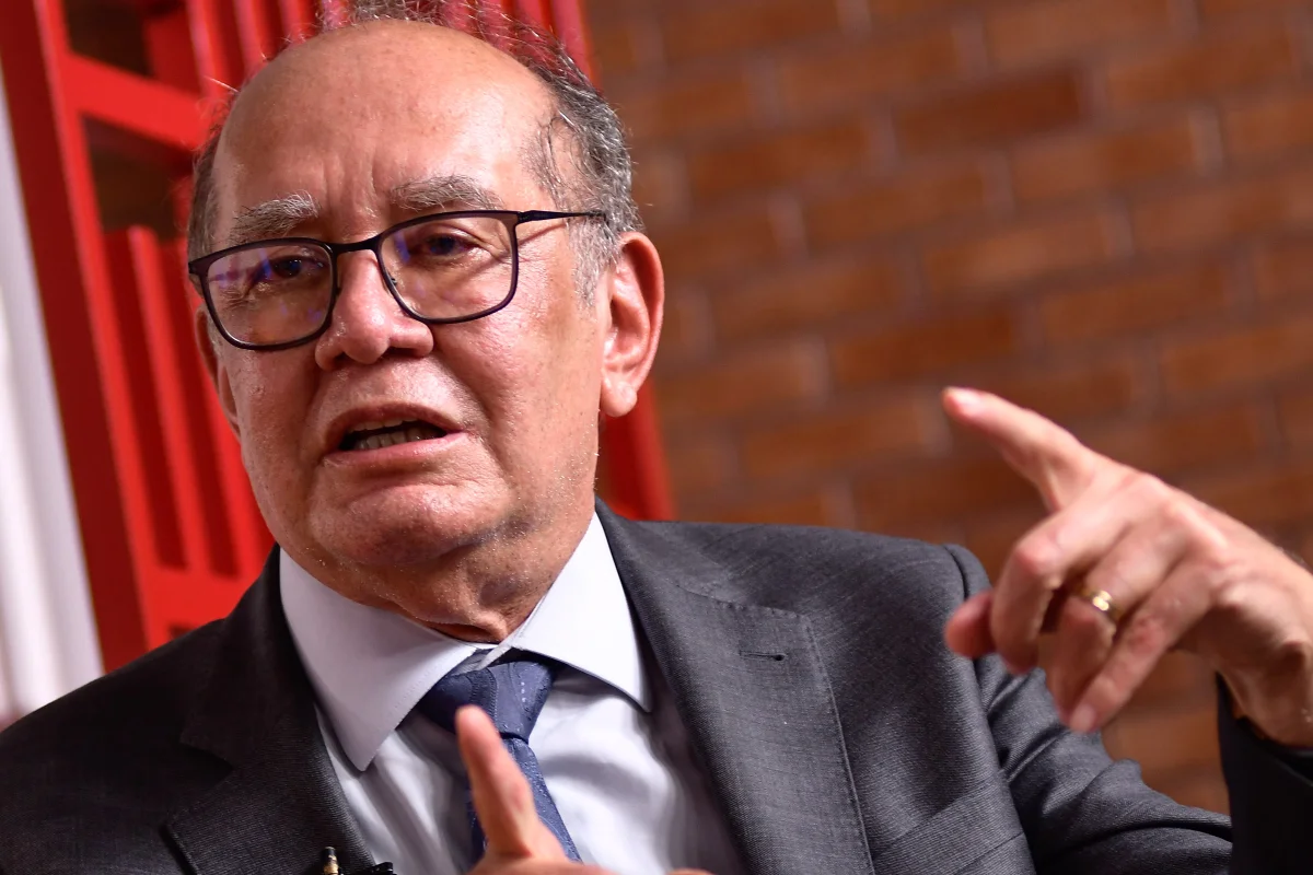 Gilmar Mendes cobra da PF íntegra dos dados extraídos do celular de Vorcaro