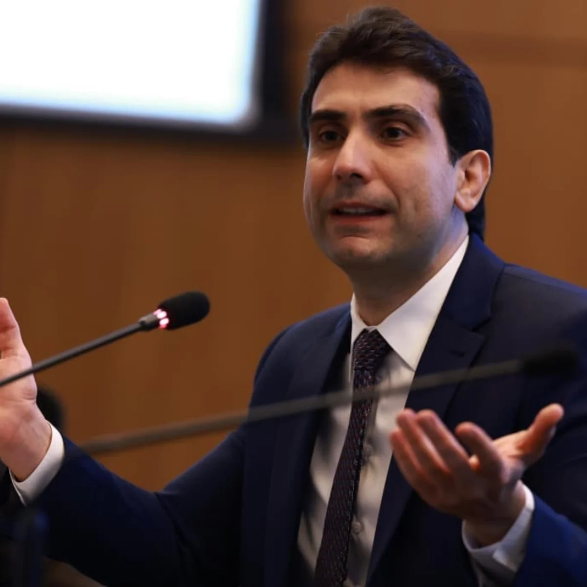Galípolo volta a defender medidas contra endividamento e crédito predatório