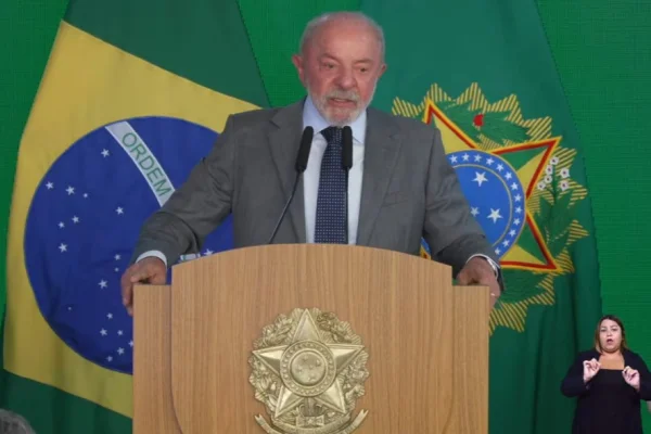 Lula diz que bets induzem "inocentes ao vicio" e promete anúncio de medida