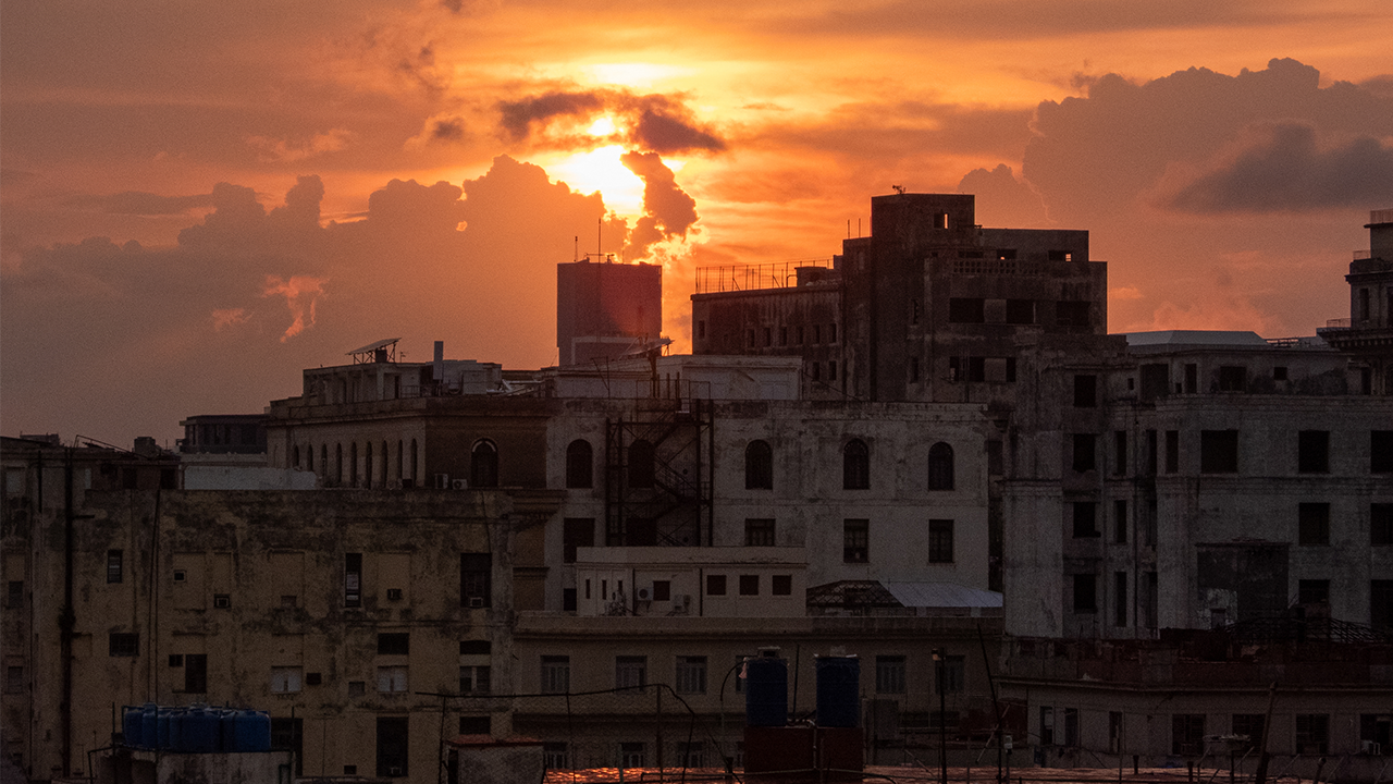 Cuba mergulha no apagão total enquanto a rede elétrica colapsa novamente, Embaixada dos EUA alerta