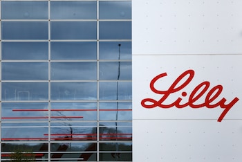 Pacientes de Estados Unidos demandaron a Eli Lilly por presuntos casos de NAION asociados con medicamentos GLP-1 (REUTERS/Vincent Kessler/File Photo)