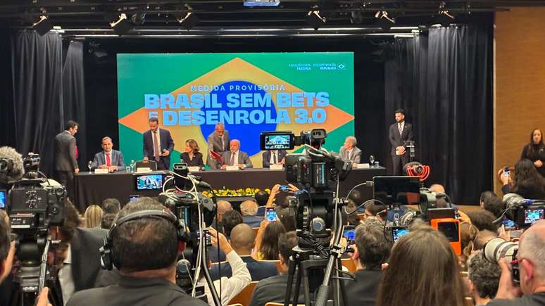 Proibição às bets pode beneficiar Lula a curto prazo e tirar foco sobre crise no STF e caso Master, avaliam especialistas
