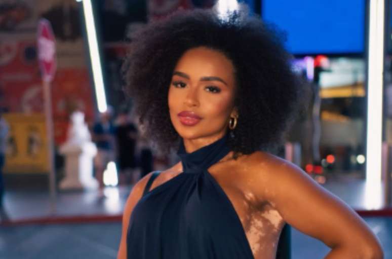 Ex-BBB Natália Deodato relata que mãe sofreu racismo em salão de beleza