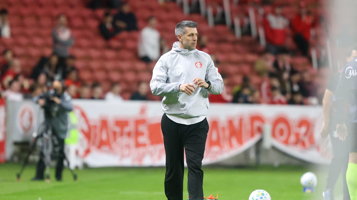 Internacional anuncia a demissão de Paulo Pezzolano, 18º técnico a cair no Brasileirão