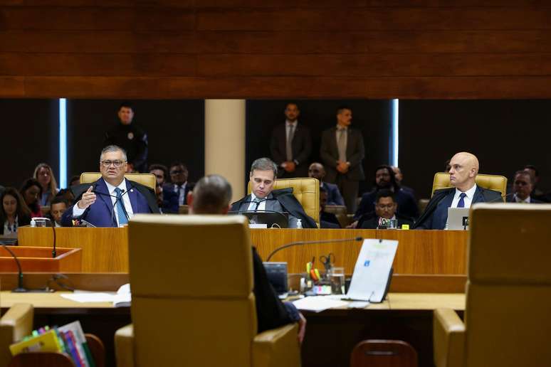 Como foi o papel de cada ministro em sessão tensa e inédita no STF