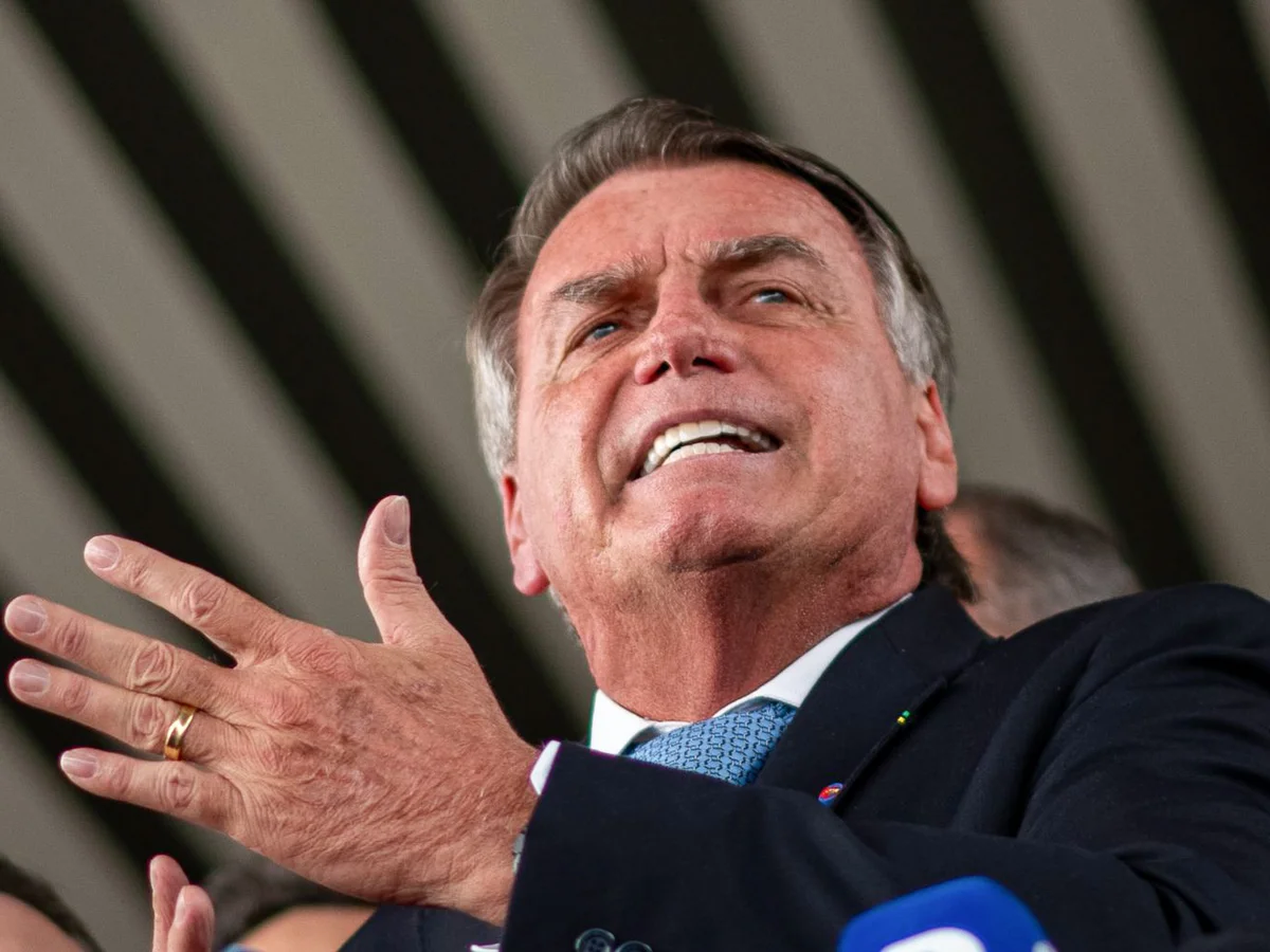Defesa de Bolsonaro pede revisão de condenação com base em Caso Master