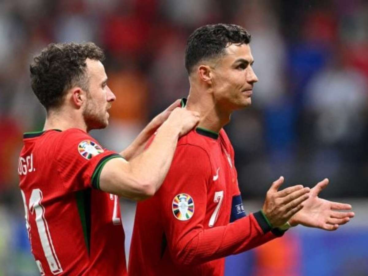 Cristiano Ronaldo pede banimento de torcedores por gritos sobre Diogo Jota