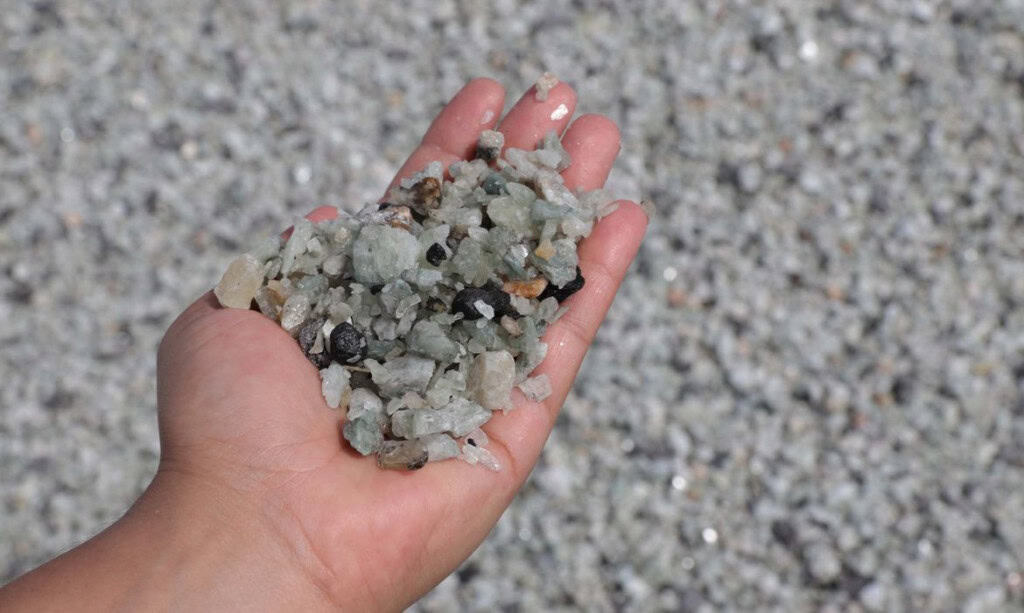 Brasil cria política para explorar minerais críticos essenciais para smartphones, carros elétricos e tecnologia