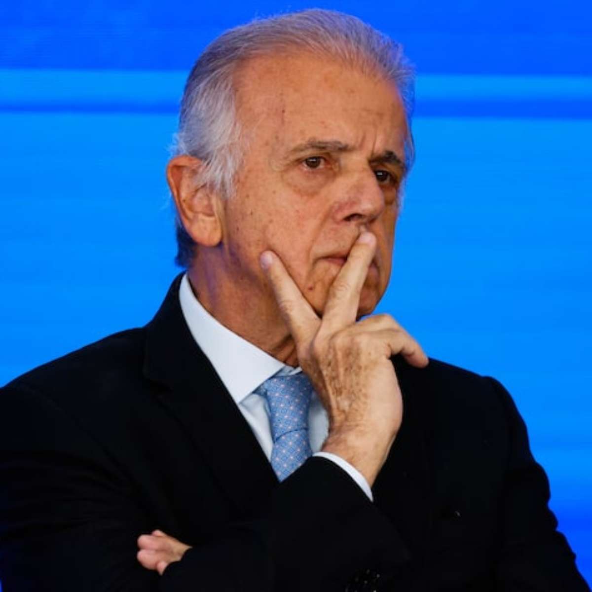 Ministro da Defesa tem celular clonado; golpistas pedem contribuição para suposto evento beneficente
