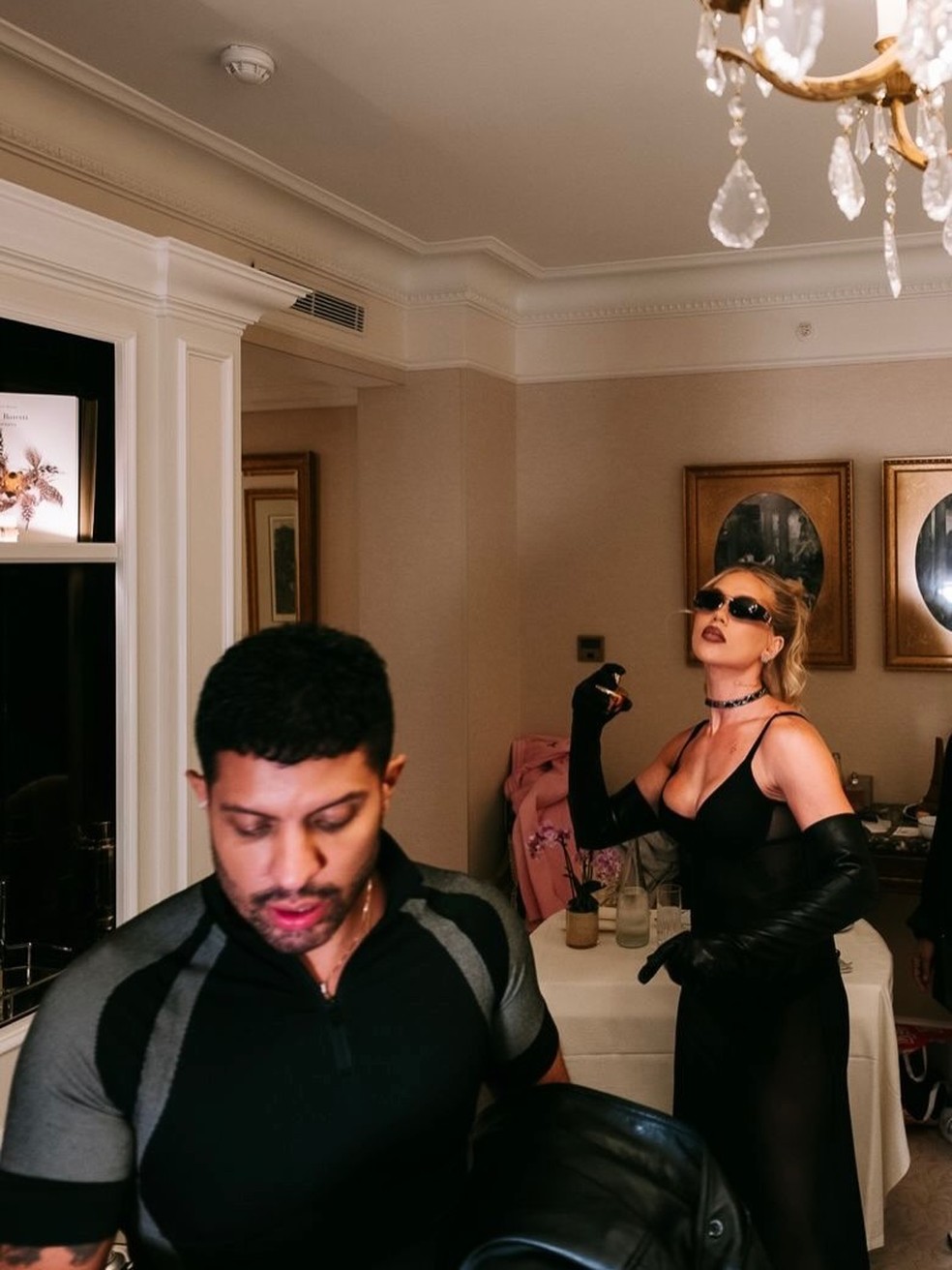 Após polêmica, estilista de Virginia fala de look ousado na F1: 'A sensualidade faz parte da identidade dela'