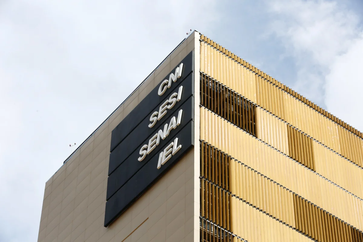 Prédio fachada CNI SESI SENAI IEL em Brasília DF Metrópoles