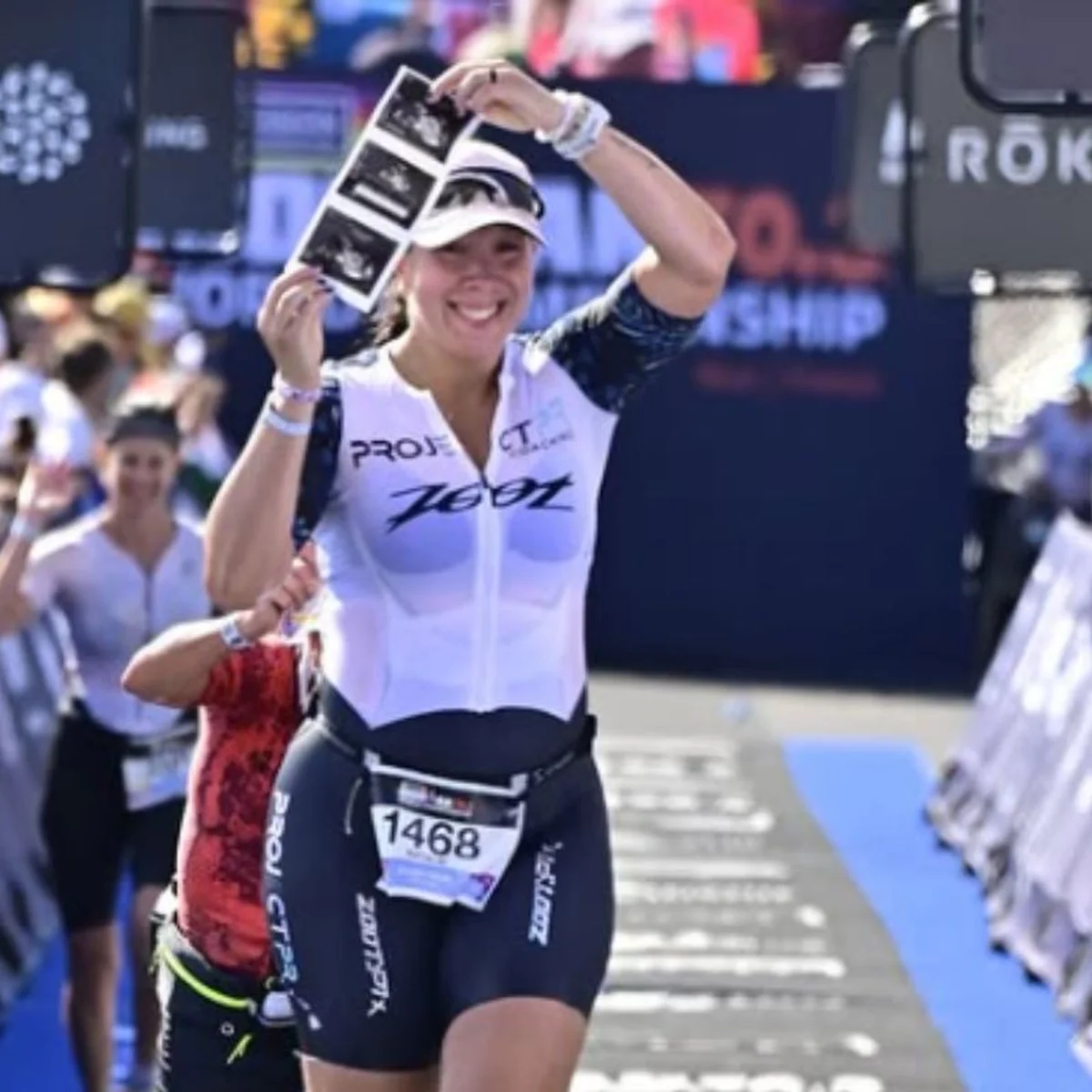 Triatleta revela desafios após completar Ironman 70.3 grávida de 5 meses