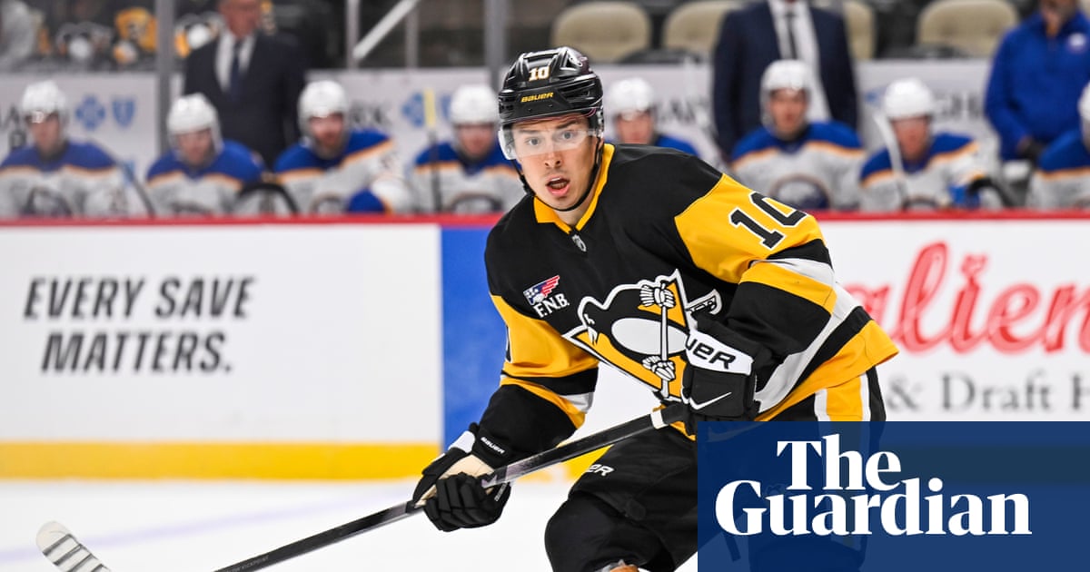 O jogador Andrei Kuzmenko da NHL se afasta do time após o pai ser morto em um ataque de urso na Sibéria.