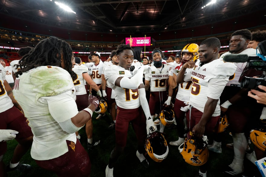 'Está prestes a ir para o mundo': futebol americano universitário americano faz estrondo no Wembley – um ensaio fotográfico