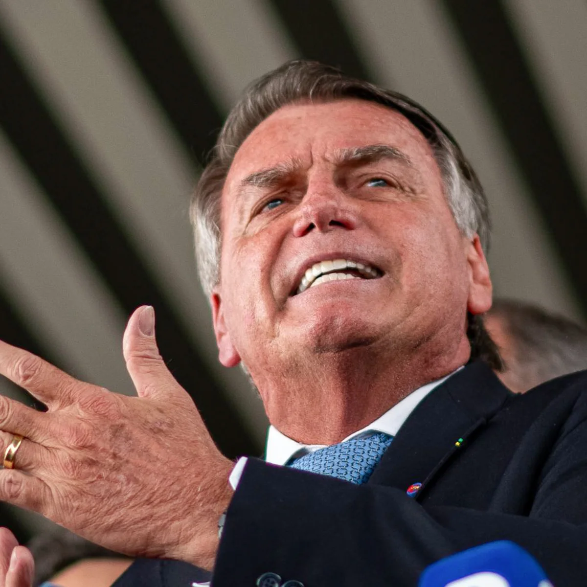 Defesa de Bolsonaro pede revisão de condenação com base em Caso Master