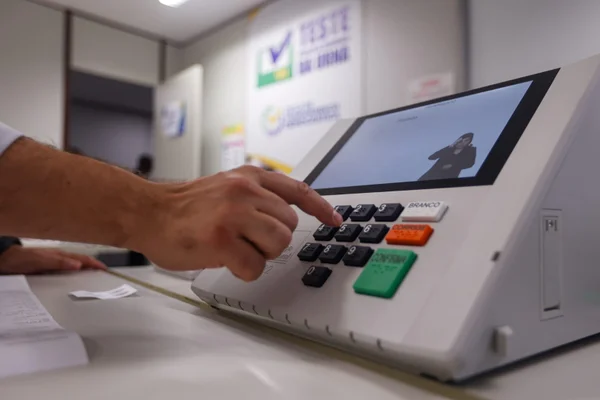 TSE barra ao menos dois pedidos de observadores internacionais