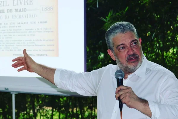 Governo anula alta honraria concedida a diplomata punido por assédio sexual