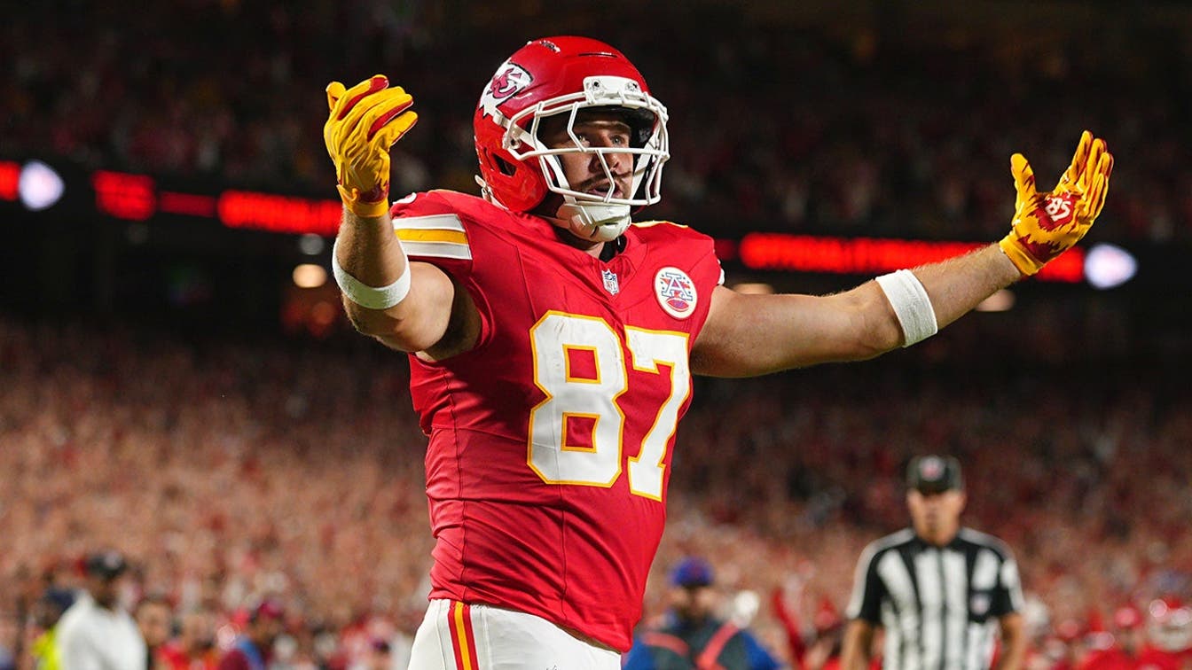 Taylor Swift tem uma celebração selvagem após Travis Kelce marcar o primeiro touchdown da temporada de 2026