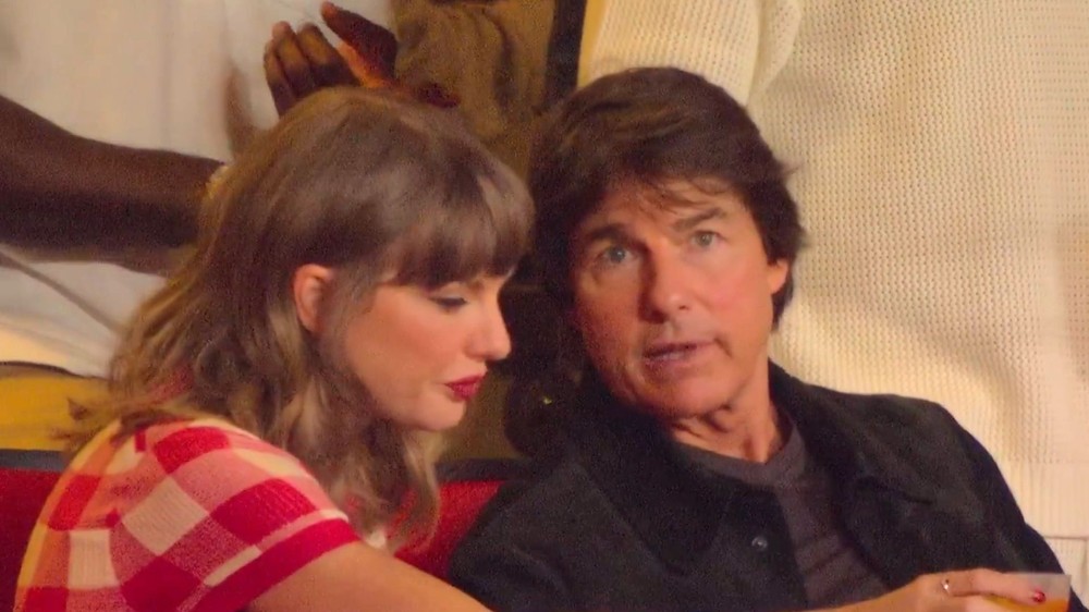 Taylor Swift e Tom Cruise juntos no jogo da NFL — Foto: Reprodução/X