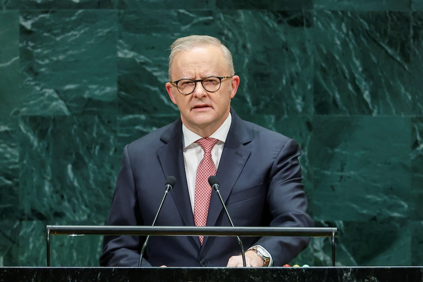 The Australian Prime Minister speaks at a lecturn