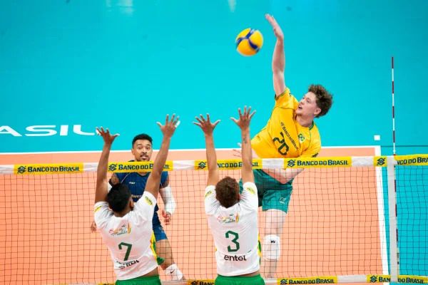 Brasil bate Bolívia e mantém invencibilidade no Sul-Americano de Vôlei - destaque galeria
