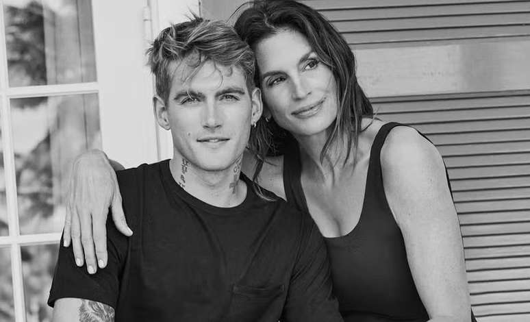 Filho da supermodelo Cindy Crawford morre em clínica de reabilitação, em Los Angeles