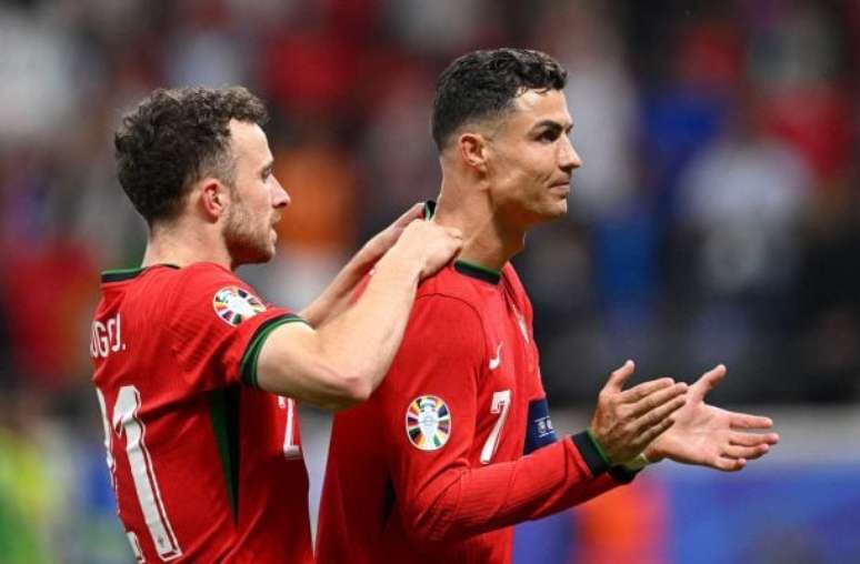 Cristiano Ronaldo pede banimento de torcedores por gritos sobre Diogo Jota