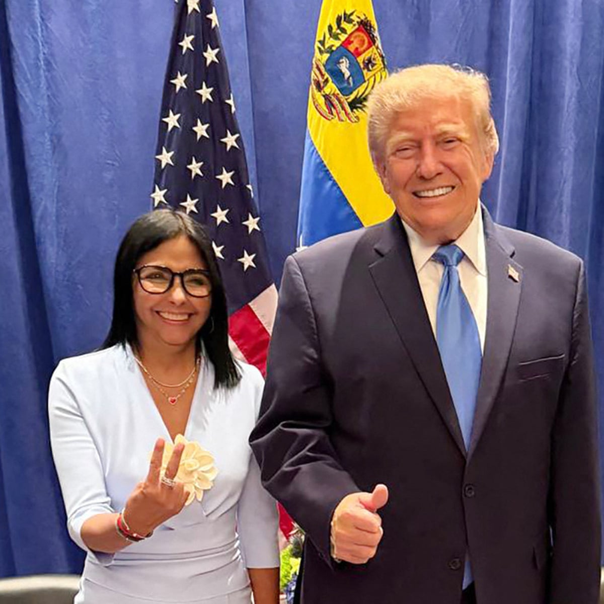 Delcy Rodríguez posa com Trump em Nova York enquanto Maduro languishes na prisão nas proximidades