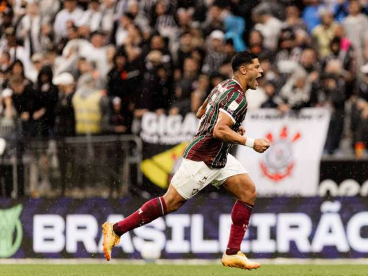 Hulk faz dois, Fluminense bate o Corinthians e afunda rival em crise