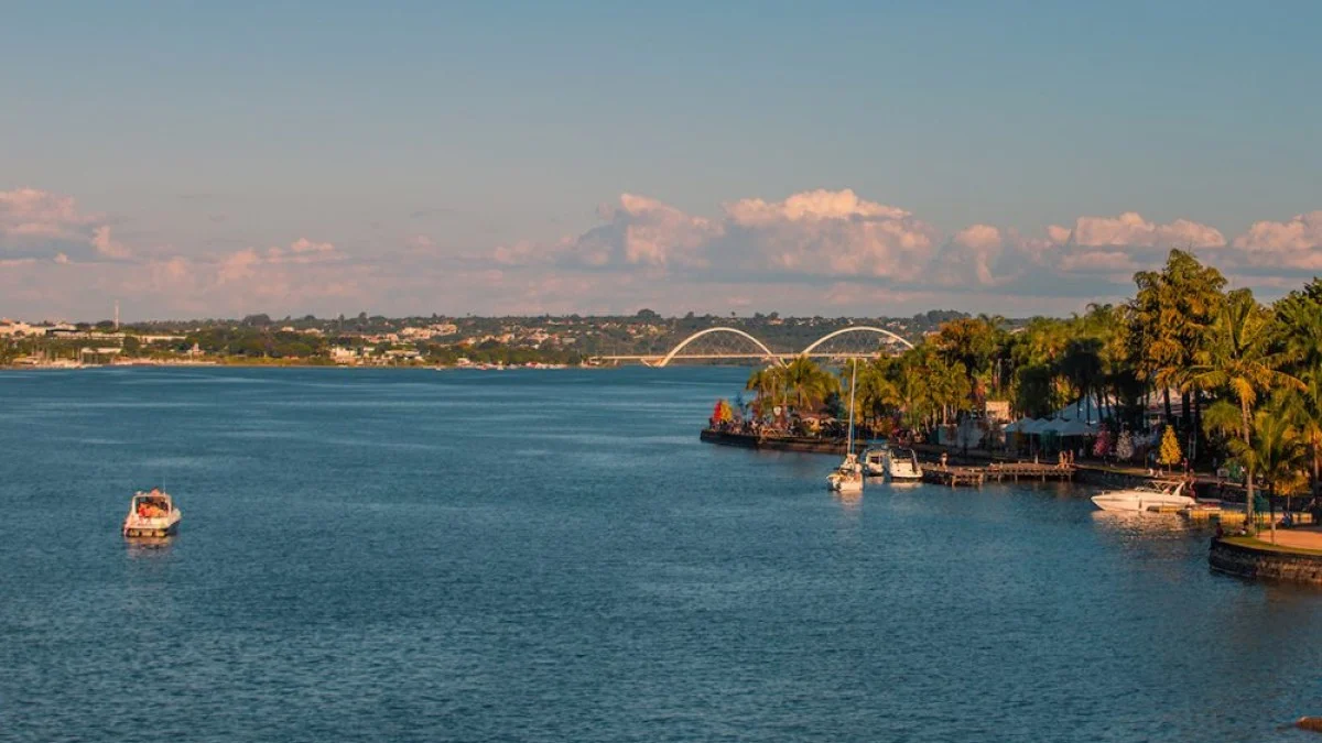 Caesb abre licitação de R$ 323 milhões para recuperação do Lago Paranoá