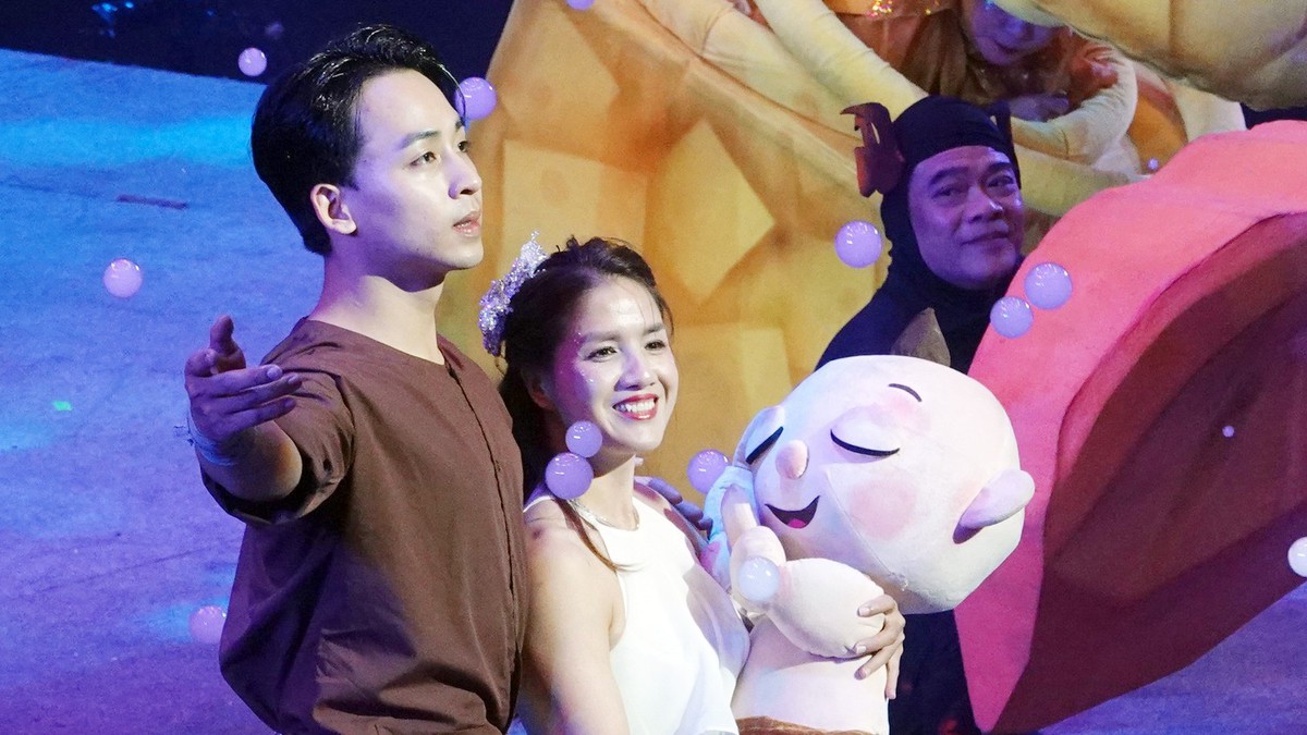 'Anh tài' Phùng Minh Cương hóa chú Cuội đón các bé đến Mơ show mùa Trung thu