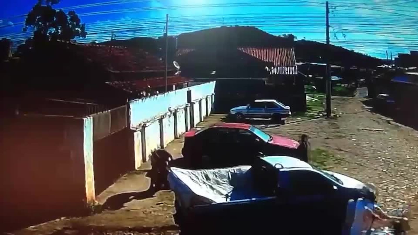 A Polícia Militar realizou buscas para localizar os três suspeitos e também a picareta Divulgação/ RECORD Minas