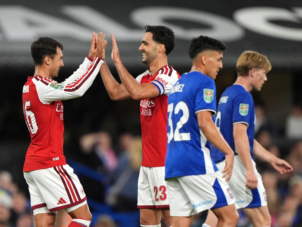 Arsenal goleia Ipswich e garante classificação na Copa da Liga Inglesa