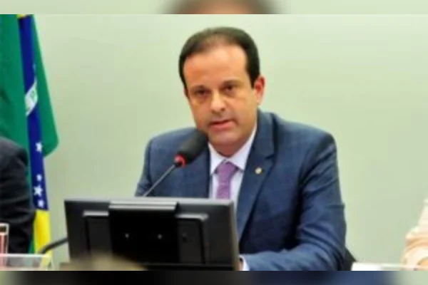 Justiça bloqueia R$ 5 milhões de André Moura por suspeita de fraude