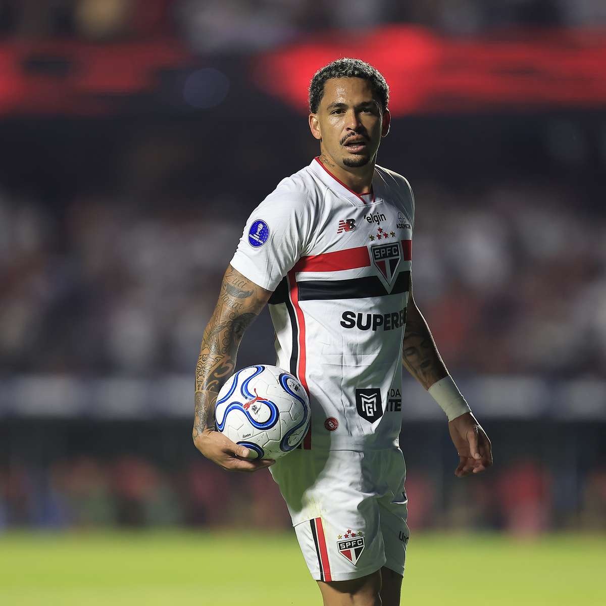 'Nunca recebi salário em dia no São Paulo', diz Luciano após eliminação