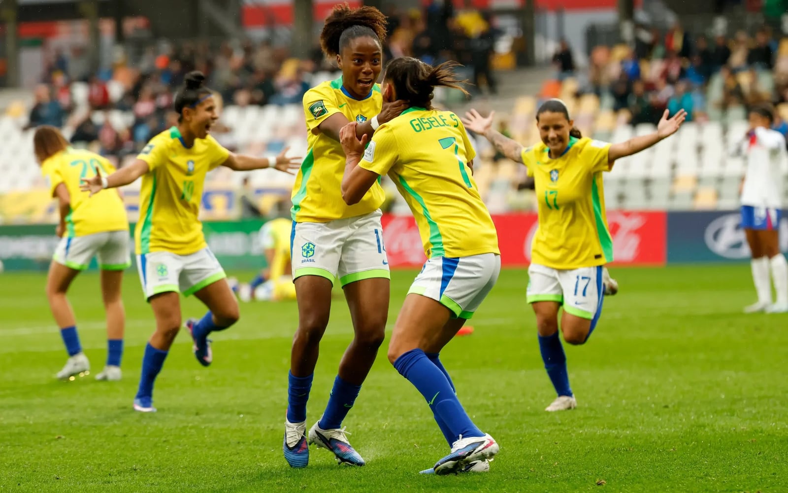 Jogadoras da Seleção Brasileira comemoram gol e classificação (Foto: Luciana Vermell/CBF) Jogadoras da Seleção Brasileira comemoram gol e classificação (Foto: Luciana Vermell/CBF)