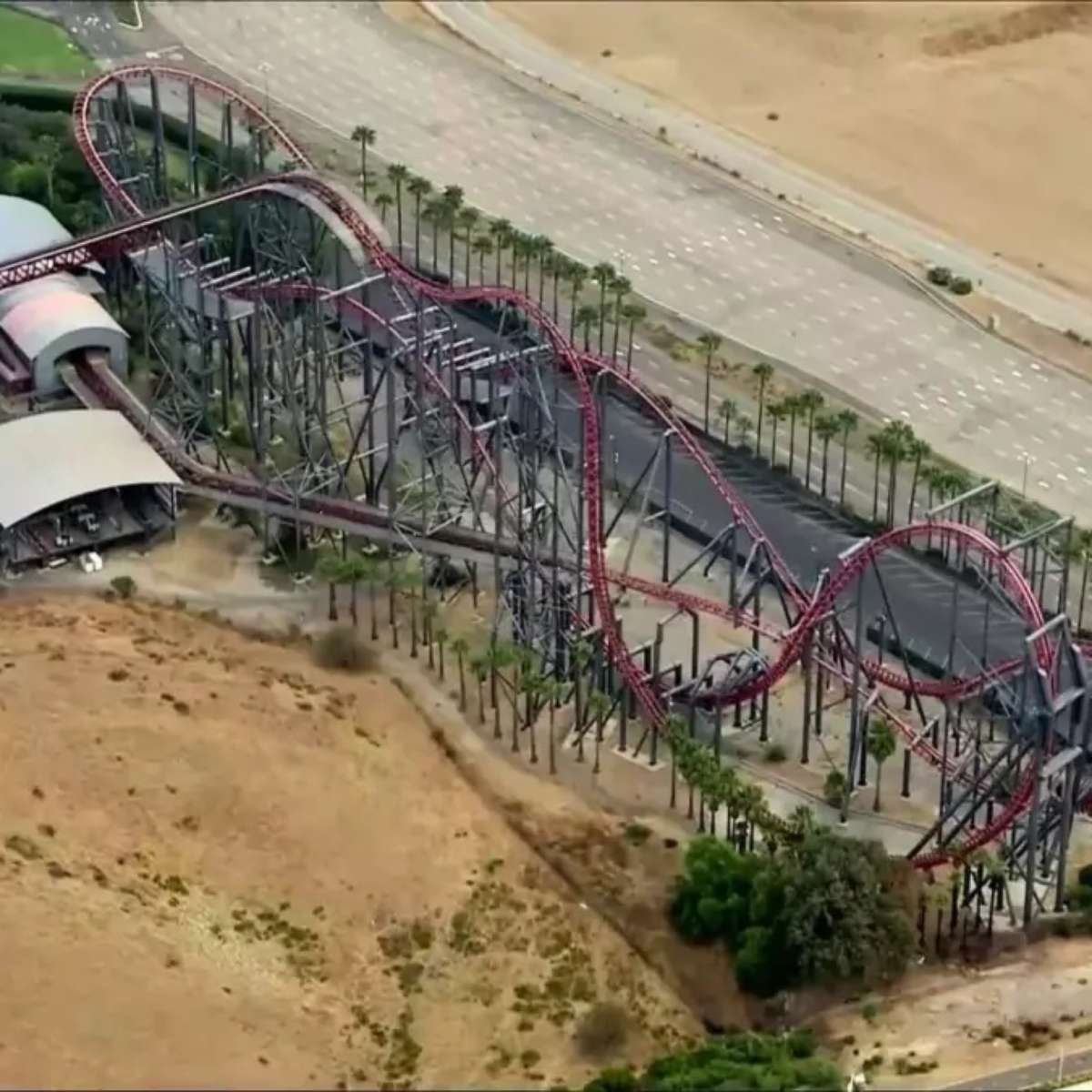 Six Flags fecha montanha-russa nos EUA após relatos de lesões cerebrais e mortes